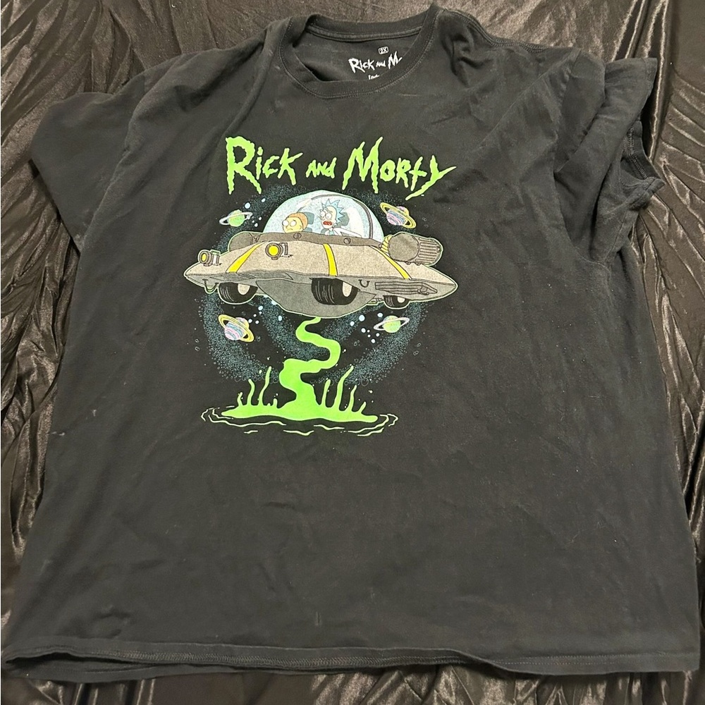 Black and Green Short Sleeve Tee